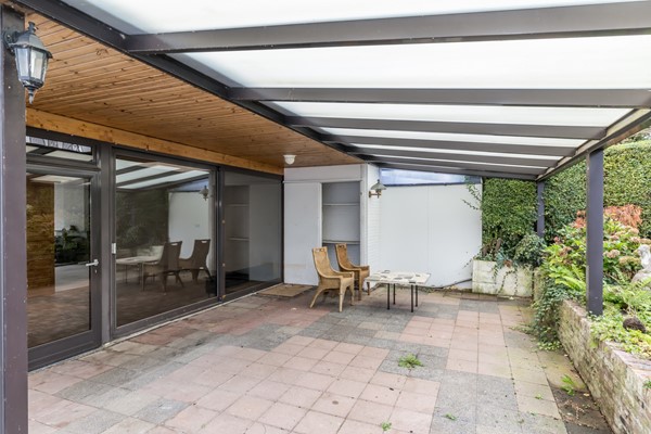 Foto - Te koop: Deels te moderniseren splitlevel drive-in woning (bouwjaar 1963) met 128 m² woonoppervlakte, 3 slaapkamers, tuin en een inpandige garage in Simpelveld